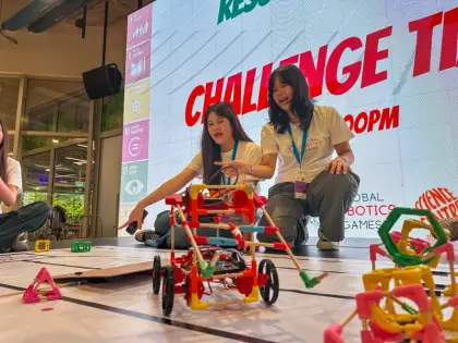 Challenge time on stage with the robot cart