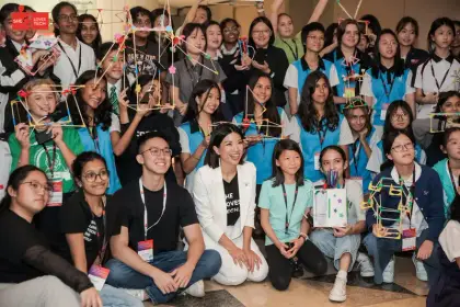 Girls and their builds at Girls Love Tech