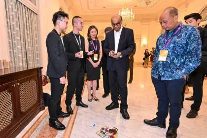 President Tharman drives a robot car