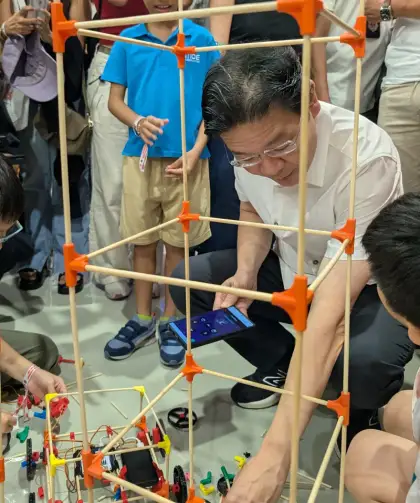 PM Lawrence Wong builds the big cube at the CDAC event